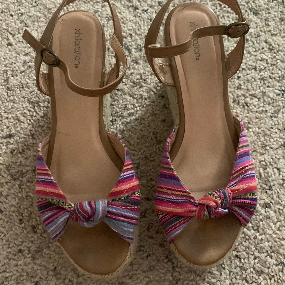 Multicolored platforms